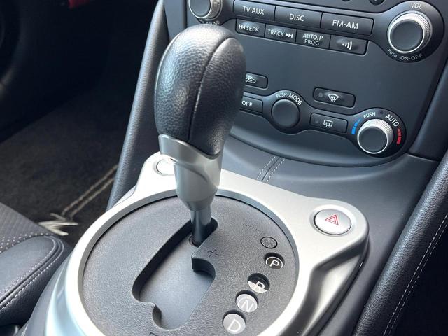 フェアレディZ バージョンT 後期 禁煙車 BOSEサウンド シートヒーター ハーフレザー 純正18インチAW リヤスポイラー バックカメラ HIDヘッド パドルシフト 革巻きステアリング パワーシート スマートキー ETC(42枚目)