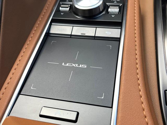 LC LC500h Lパッケージ 禁煙車 純正OP21インチAW カラーHUD ガラスルーフ ベージュ革 ベンチレーション レークル BSM プリクラ 三眼LEDヘッド 純正SDナビ 革巻きステアリング パワーシート バックカメラ(56枚目)