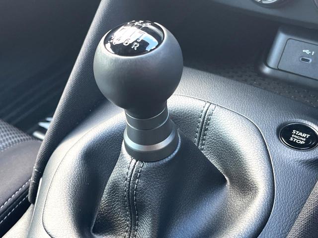 フェアレディZ バージョンS 6MT 純正レイズ製19インチブラック鍛造アルミ レッドブレーキキャリパー メカニカルLSD アップルカープレイ対応9インチコネクトナビ インテリジェントクルコン 405馬力 ワンオーナー 禁煙車(3枚目)