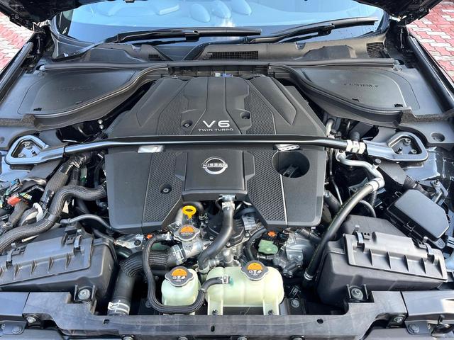 フェアレディZ バージョンS 6MT 純正レイズ製19インチブラック鍛造アルミ レッドブレーキキャリパー メカニカルLSD アップルカープレイ対応9インチコネクトナビ インテリジェントクルコン 405馬力 ワンオーナー 禁煙車(17枚目)