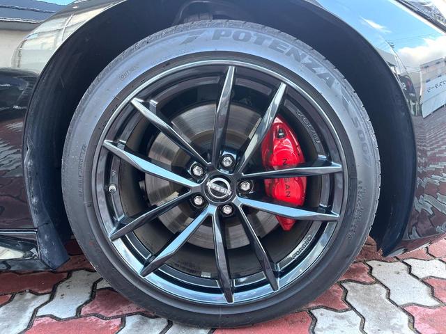 フェアレディZ バージョンS 6MT 純正レイズ製19インチブラック鍛造アルミ レッドブレーキキャリパー メカニカルLSD アップルカープレイ対応9インチコネクトナビ インテリジェントクルコン 405馬力 ワンオーナー 禁煙車(29枚目)