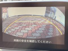 【バックカメラ】駐車時に後方がリアルタイム映像で確認できます。大型商業施設や立体駐車場での駐車時や、夜間のバック時に大活躍！運転スキルに関わらず、今や必須となった装備のひとつです！ 5