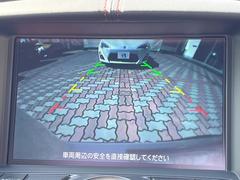 【バックカメラ】駐車時に後方がリアルタイム映像で確認できます。大型商業施設や立体駐車場での駐車時や、夜間のバック時に大活躍！運転スキルに関わらず、今や必須となった装備のひとつです！ 6