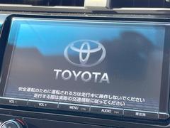 【純正９型ナビ】人気の純正９型ナビを装備しております。ナビの使いやすさはもちろん、オーディオ機能も充実！キャンプや旅行はもちろん、通勤や買い物など普段のドライブも楽しくなるはず♪ 6