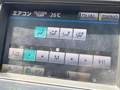 【左右独立型フルオートエアコン】運転席と助手席でそれぞれお好みの温度に設定可能。同乗者にも配慮した、快適な空調をお届け致します。 7