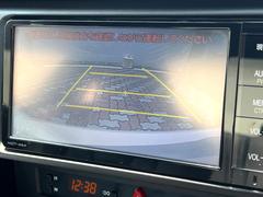 【バックカメラ】駐車時に後方がリアルタイム映像で確認できます。大型商業施設や立体駐車場での駐車時や、夜間のバック時に大活躍！運転スキルに関わらず、今や必須となった装備のひとつです！ 5