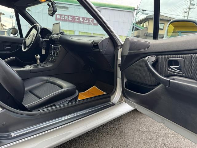 Z3ロードスター 2.2i 5速MT ハードトップ付 BBS17AW 記録簿 スペアキー ETC ブラックレザー ホロ綺麗(34枚目)