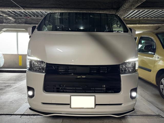 ハイエースバン スーパーＧＬ　ダークプライムＩＩ　４１５コブラカスタム車両　ベットキット付き　１．５インチダウン　ビッグＸ１１ナビ　ご来店予約お願い致します（4枚目）