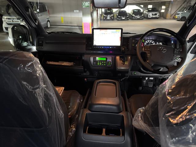 ハイエースバン スーパーＧＬ　ダークプライムＩＩ　４１５コブラカスタム車両　ベットキット付き　１．５インチダウン　ビッグＸ１１ナビ　ご来店予約お願い致します（26枚目）