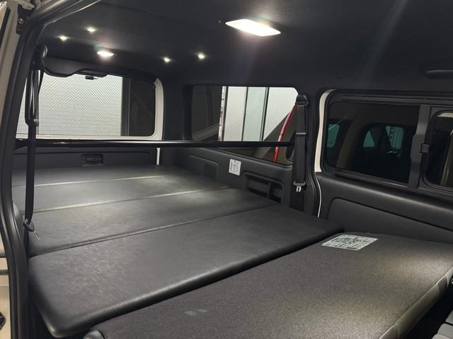 ハイエースバン スーパーＧＬ　ダークプライムＩＩ　４１５コブラカスタム車両　ベットキット付き　１．５インチダウン　ビッグＸ１１ナビ　ご来店予約お願い致します（31枚目）