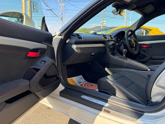 ７１８ケイマン ７１８ケイマンＧＴ４　ワンオーナー禁煙車　スポーツクロノ　スポーツエキゾースト　ＯＰカラークレヨン（26枚目）