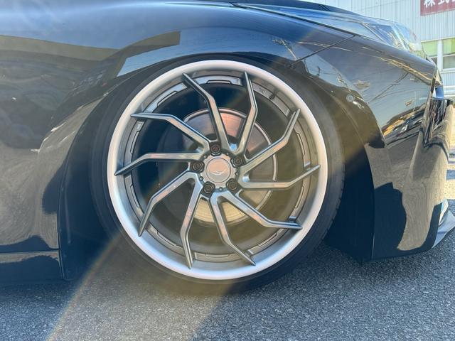 ＭＩＲＡＩ Ｚ　エグゼクティブパッケージ　エアサス構造変更済　禁煙ワンオーナ車　ワンオフ２１ＡＷ　パノラマルーフ　ＪＢＬサウンド　シートヒーター＆ベンチレーション（8枚目）