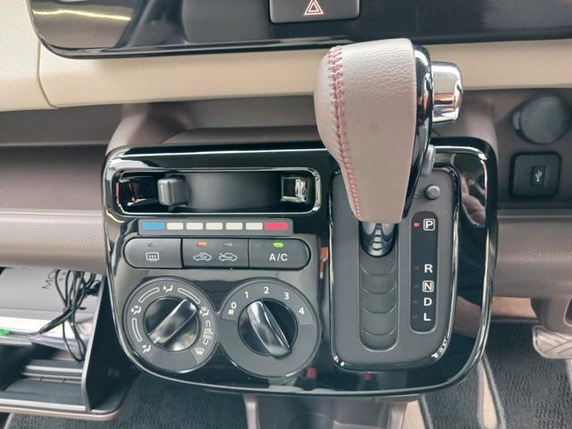 ＭＲワゴンＷｉｔ ＬＳ　禁煙車　ＷＩｔ　レザーシート　ＨＩＤライト　社外ケンウッドメモリーナビＴＶ　バックモニター　ＵＳＢ端子　スマートキー　プッシュスターター　革巻ハンドル　ＣＤ再生　ベンチシート　ＰＶガラス　純正アルミ（20枚目）