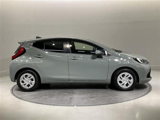 アクア X 踏み間違い防止 イモビ ナビ LEDヘッドライト スマートキー 横滑り防止機能 キーレスエントリー オートクルーズ オートエアコン 元試乗車 ETC カーテンエアバッグ パワーステアリング ABS(3枚目)