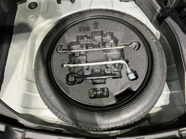 カローラツーリング ハイブリッド ダブルバイビー 追突軽減ブレーキ バックモニタ 地デジフルセグ DVD 横滑防止 ナビTV スマキー LEDライト デュアルエアバッグ エアコン オートクルーズ サイドエアバッグ ETC付 PS キーフリー ABS(34枚目)