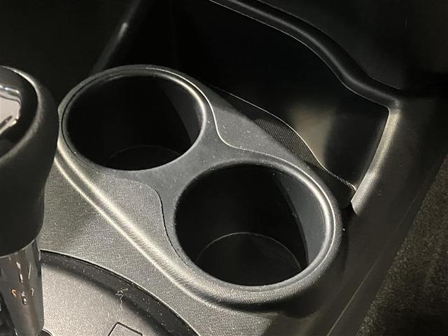 アクア Sスタイルブラック AUX端子 バックモニタ- ナビTV LEDライト スマートキープッシュスタート 1オーナー ETC付き Wエアバッグ キーフリ メモリーナビゲーション 横滑り防止装置付き 1セグ フルオートエアコン(20枚目)