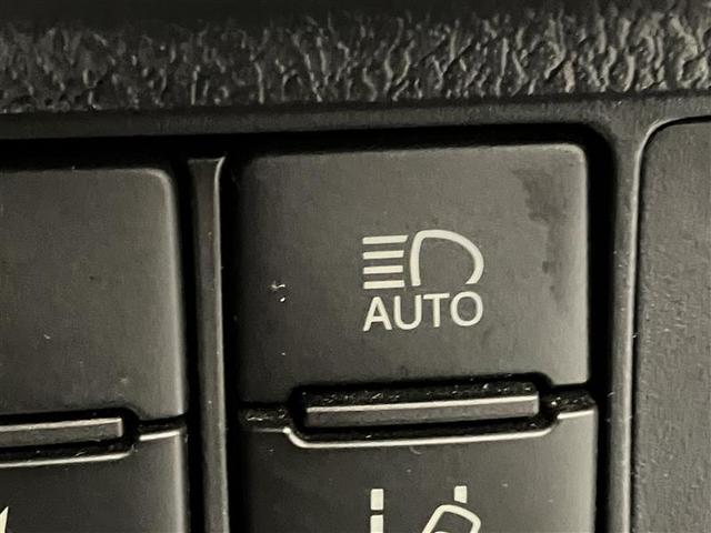 カローラフィールダー ハイブリッドG ダブルバイビー PCS インテリキー 横滑防止 ミュージックプレイヤー接続可 フルセグTV メンテナンスノート LEDヘッドライト オートエアコン ワンオーナー ETC DVD再生 アルミホイール キーフリーシステム(25枚目)