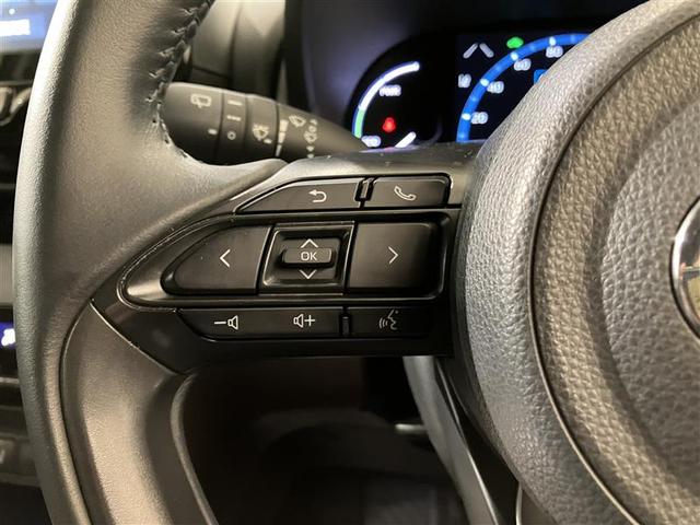 ヤリスクロス ハイブリッドＺ　インテリジェントキー　アルミホイル　ＬＥＤライト　１オ－ナ－　リアカメラ　クルーズコントロール　横滑り防止システム　ナビＴＶ　メモリーナビゲーション　電動シ－ト　パワステ　オートエアコン　キーフリー（28枚目）