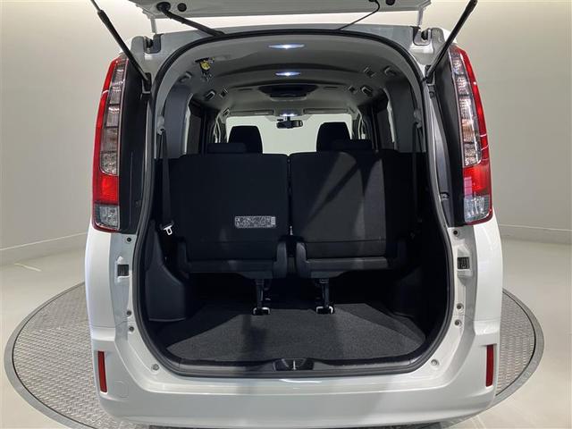 ノア Ｇ　ＬＥＤライト　両側ＰＳＤ　ＥＴＣ車載器　オートエアコン　デュアルエアバック　ナビＴＶ　エアバッグ　ＤＶＤ再生　キーレス　アルミホイール　盗難防止装置　メモリーナビ　横滑り防止　ＡＢＳ　３列シート（12枚目）