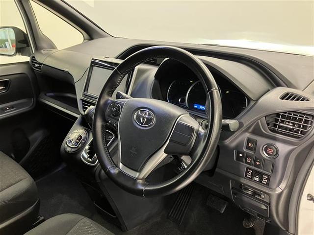 ノア Ｇ　ＬＥＤライト　両側ＰＳＤ　ＥＴＣ車載器　オートエアコン　デュアルエアバック　ナビＴＶ　エアバッグ　ＤＶＤ再生　キーレス　アルミホイール　盗難防止装置　メモリーナビ　横滑り防止　ＡＢＳ　３列シート（14枚目）