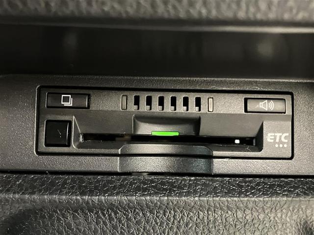 ノア Ｇ　ＬＥＤライト　両側ＰＳＤ　ＥＴＣ車載器　オートエアコン　デュアルエアバック　ナビＴＶ　エアバッグ　ＤＶＤ再生　キーレス　アルミホイール　盗難防止装置　メモリーナビ　横滑り防止　ＡＢＳ　３列シート（30枚目）