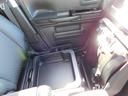 助手席シート下に荷物を入れられます!!