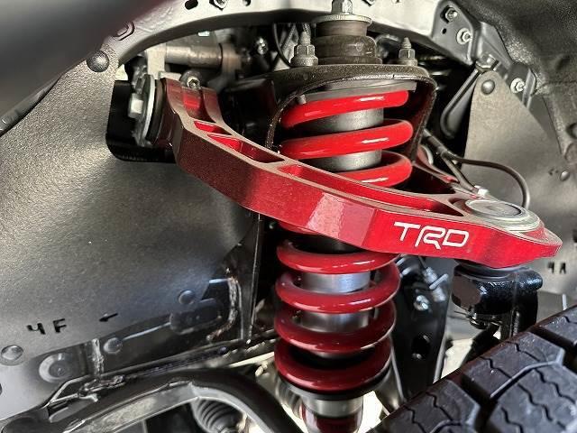 タコマ ＴＲＤ　ＰＲＯ　新車並行　未登録　ＦＯＸ製ショックアブソーバー　サンルーフ　ＴＲＤ黒革シート　ディスプレイオーディオ　全方位カメラ　レダクル　シートヒーター　１６インチ専用アルミ　ＪＢＬサウンド　シーケンシャル（5枚目）