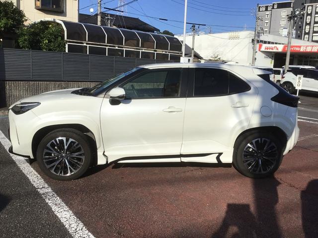 ヤリスクロス ハイブリッドＺ　ディスプレイオーディオ・全方位カメラ・ブラインドスポットモニター・ヘッドアップディスプレイ・左右シートヒーター・ステアリングヒーター・パワーリアゲートエアロ（11枚目）