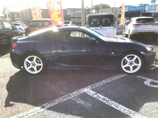 86 GTリミテッド ワンオーナー・禁煙車・6MT・ナビ・バックカメラ・左右シートヒーター・社外マフラー・社外アルミホイール(7枚目)