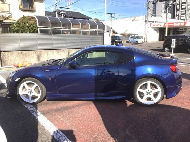 86 GTリミテッド ワンオーナー・禁煙車・6MT・ナビ・バックカメラ・左右シートヒーター・社外マフラー・社外アルミホイール(11枚目)