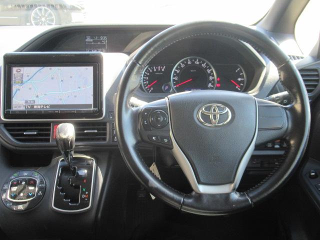 ヴォクシー ZS 純正アルミホイール/HID/純正SDナビ/フルセグ/Bluetooth/CD.DVD/バックカメラ/両側電動スライドドア/ヒッチメンバー/ETC(17枚目)