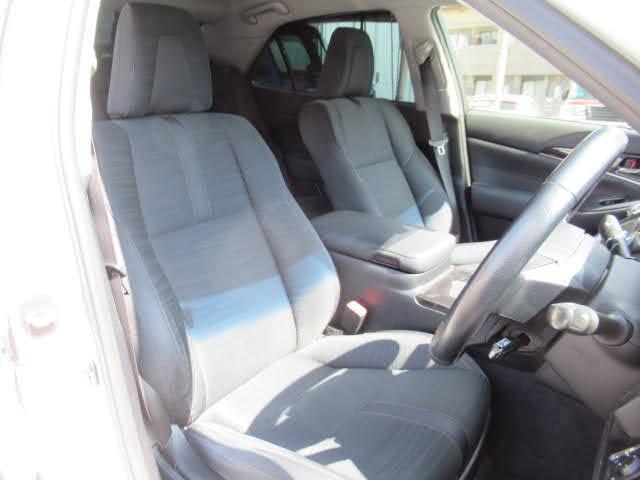 クラウンハイブリッド アスリートＳ　純正アルミホイール／ＨＩＤ／クルーズコントロール／純正ナビ／Ｂｌｕｅｔｏｏｔｈ接続／レーダークルーズ／バックカメラ／クリアランスソナ／ＥＴＣ（12枚目）