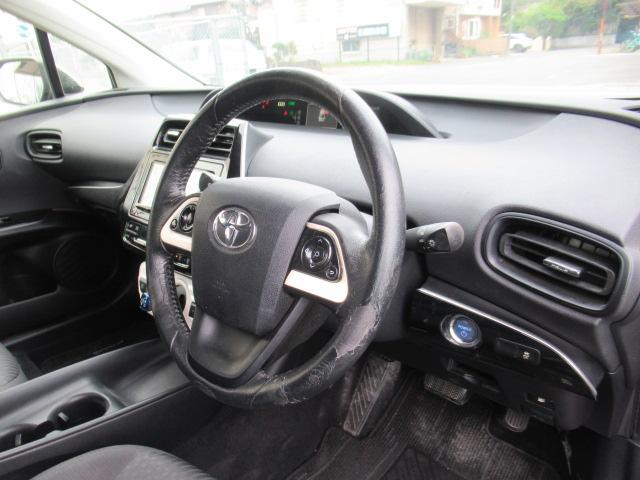 プリウス Ｓ　純正アルミホイール／モデリスタタイプ／ＤＶＤ／フルセグ／Ｂｌｕｅｔｏｏｔｈ接続／フロントフォグランプ／ＬＥＤヘッドライト／横滑り防止装置（18枚目）