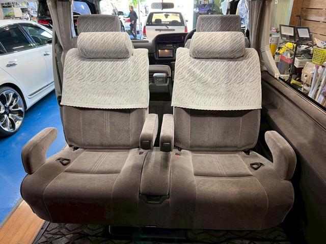 ３列目から望むとこんな感じ！レースシートカバーが泣かせるぜ。。。