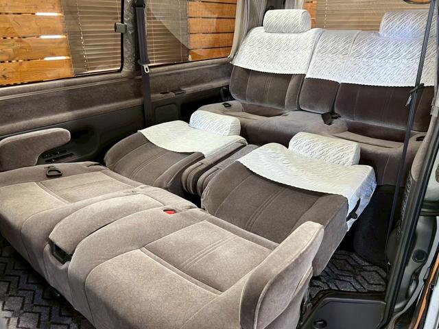 ２列目は１８０度しっかり倒れてフルフラットになります！