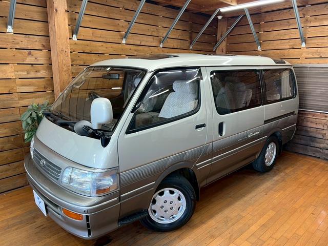 フルノーマルでキレイに残っているハイエースワゴンも少なくなってきましたね。。。