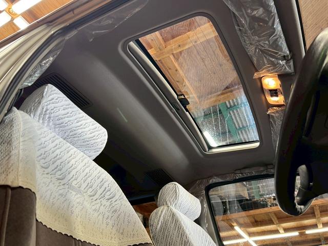 サンルーフ！フロントはチルトアップのみ！