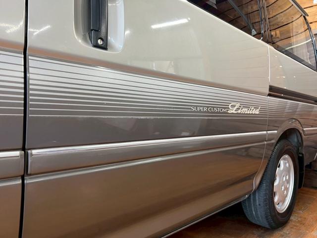 映り込みも美しいです！凹み等ありません！バイナルもキレイ！