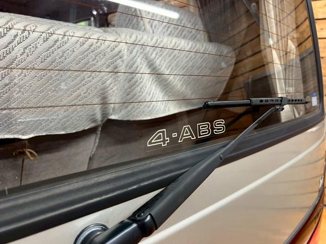 ４ＡＢＳ！この時代の車は装備もアピールしてますよね！