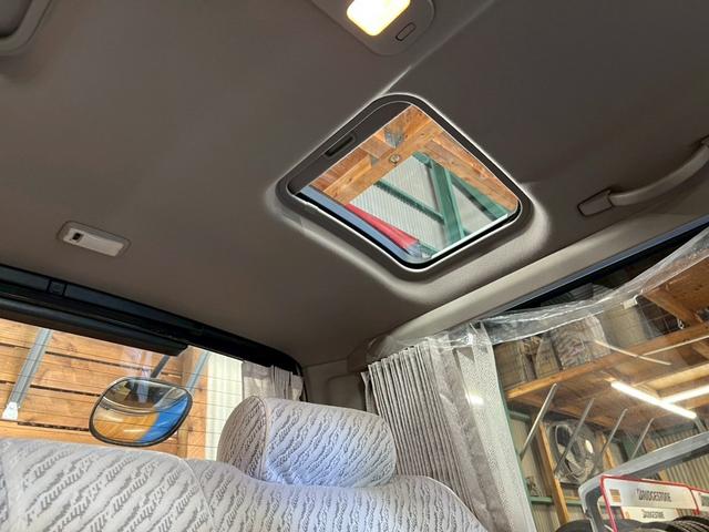 サンルーフがいっぱいついていると車内は明るいですよね！