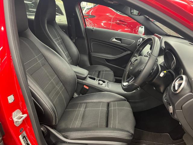 GLAクラス GLA180 禁煙車/ACC/衝突軽減B/ハーフ革S/ナビ/フルセグTV/Bカメラ/シートH/キセノンヘッドライト/Pゲート/Bluetoothオーディオ/クリアランスソナー/ルーフレール/オートライト/1年保証(11枚目)