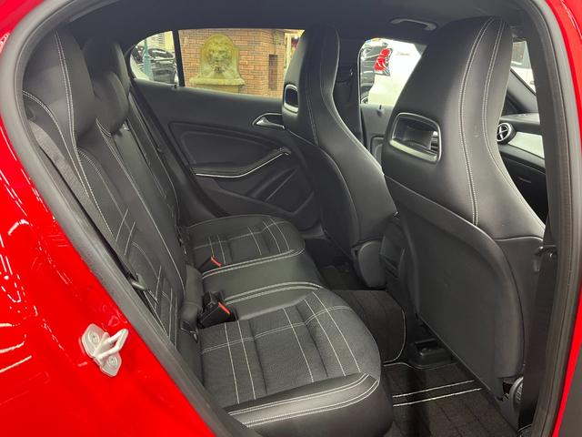 GLAクラス GLA180 禁煙車/ACC/衝突軽減B/ハーフ革S/ナビ/フルセグTV/Bカメラ/シートH/キセノンヘッドライト/Pゲート/Bluetoothオーディオ/クリアランスソナー/ルーフレール/オートライト/1年保証(12枚目)