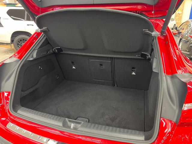 GLAクラス GLA180 禁煙車/ACC/衝突軽減B/ハーフ革S/ナビ/フルセグTV/Bカメラ/シートH/キセノンヘッドライト/Pゲート/Bluetoothオーディオ/クリアランスソナー/ルーフレール/オートライト/1年保証(14枚目)