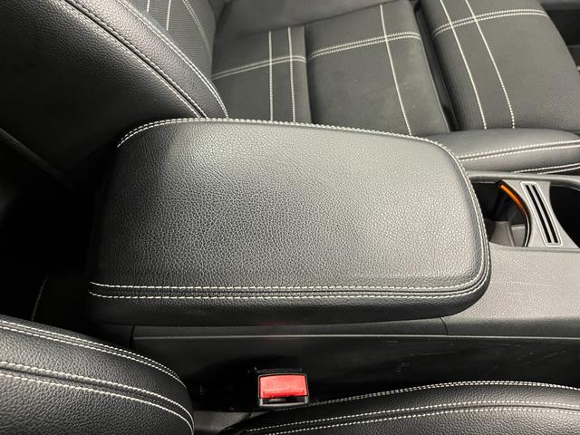 GLAクラス GLA180 禁煙車/ACC/衝突軽減B/ハーフ革S/ナビ/フルセグTV/Bカメラ/シートH/キセノンヘッドライト/Pゲート/Bluetoothオーディオ/クリアランスソナー/ルーフレール/オートライト/1年保証(43枚目)