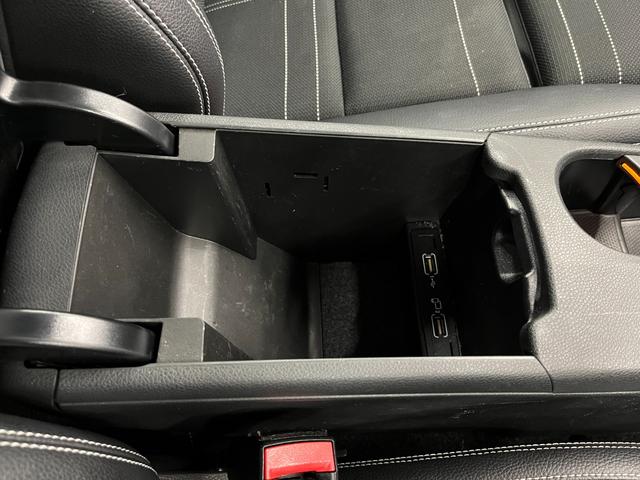 GLAクラス GLA180 禁煙車/ACC/衝突軽減B/ハーフ革S/ナビ/フルセグTV/Bカメラ/シートH/キセノンヘッドライト/Pゲート/Bluetoothオーディオ/クリアランスソナー/ルーフレール/オートライト/1年保証(44枚目)