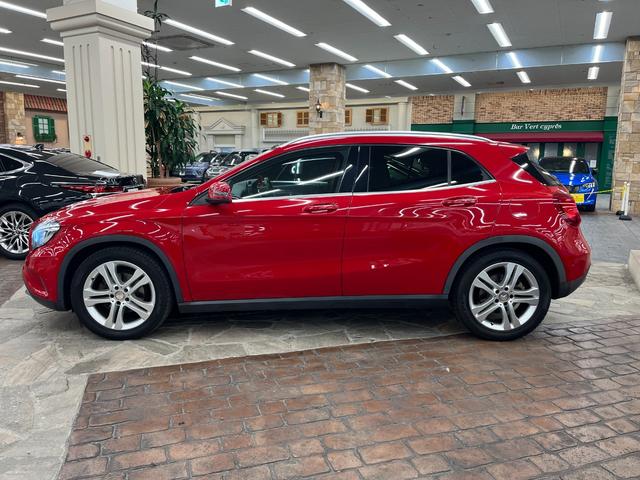 GLAクラス GLA180 禁煙車/ACC/衝突軽減B/ハーフ革S/ナビ/フルセグTV/Bカメラ/シートH/キセノンヘッドライト/Pゲート/Bluetoothオーディオ/クリアランスソナー/ルーフレール/オートライト/1年保証(64枚目)