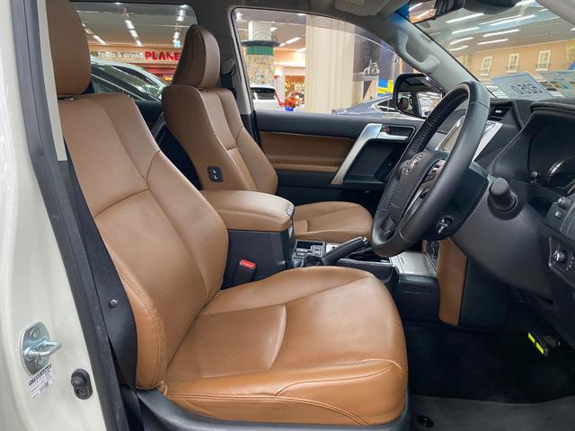 ランドクルーザープラド TX Lパッケージ 70thアニバーサリーLMD 特別仕様車 サンルーフ/ブラウン革S/ACC/衝突軽減B/ナビ/フルセグTV/Bカメラ/車線逸脱警告/シートH・C/Pシート/LEDヘッドライト/Bluetoothオーディオ/ハンズフリー通話/クリアランスソナー(12枚目)