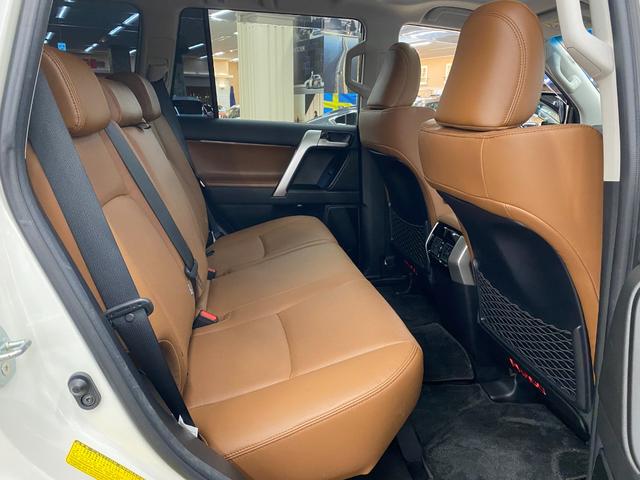 ランドクルーザープラド TX Lパッケージ 70thアニバーサリーLMD 特別仕様車 サンルーフ/ブラウン革S/ACC/衝突軽減B/ナビ/フルセグTV/Bカメラ/車線逸脱警告/シートH・C/Pシート/LEDヘッドライト/Bluetoothオーディオ/ハンズフリー通話/クリアランスソナー(13枚目)