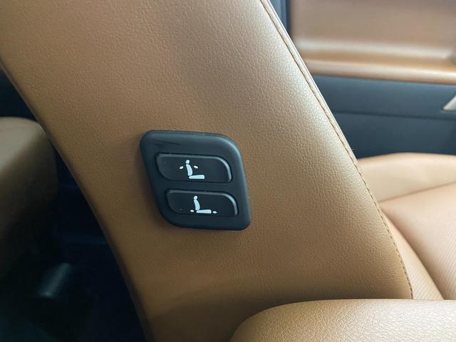 ランドクルーザープラド TX Lパッケージ 70thアニバーサリーLMD 特別仕様車 サンルーフ/ブラウン革S/ACC/衝突軽減B/ナビ/フルセグTV/Bカメラ/車線逸脱警告/シートH・C/Pシート/LEDヘッドライト/Bluetoothオーディオ/ハンズフリー通話/クリアランスソナー(14枚目)