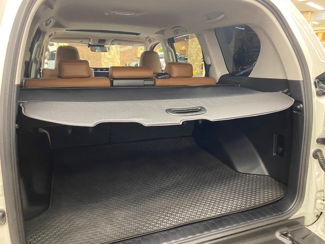 ランドクルーザープラド TX Lパッケージ 70thアニバーサリーLMD 特別仕様車 サンルーフ/ブラウン革S/ACC/衝突軽減B/ナビ/フルセグTV/Bカメラ/車線逸脱警告/シートH・C/Pシート/LEDヘッドライト/Bluetoothオーディオ/ハンズフリー通話/クリアランスソナー(17枚目)